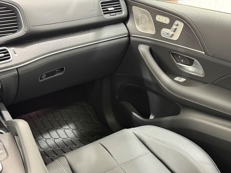 Mercedes-Benz GLE Vehicle Image 8