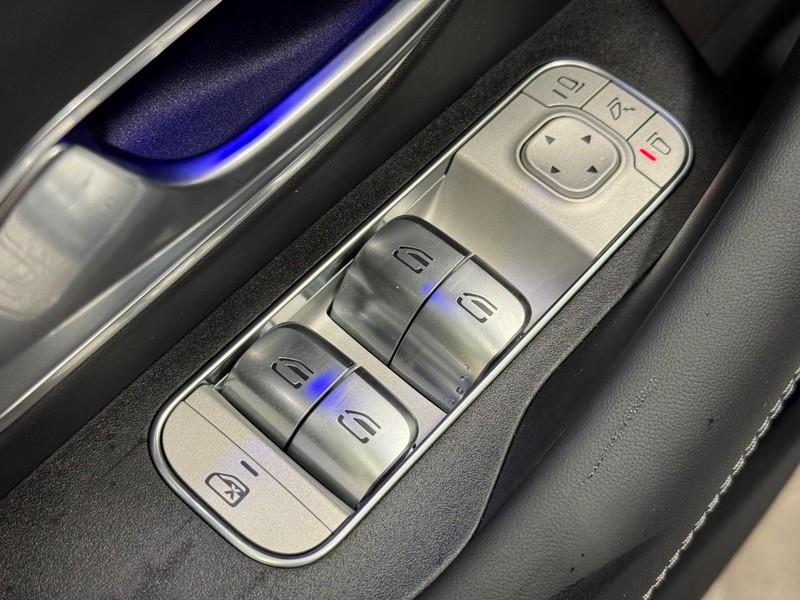 Mercedes-Benz GLE Vehicle Image 15