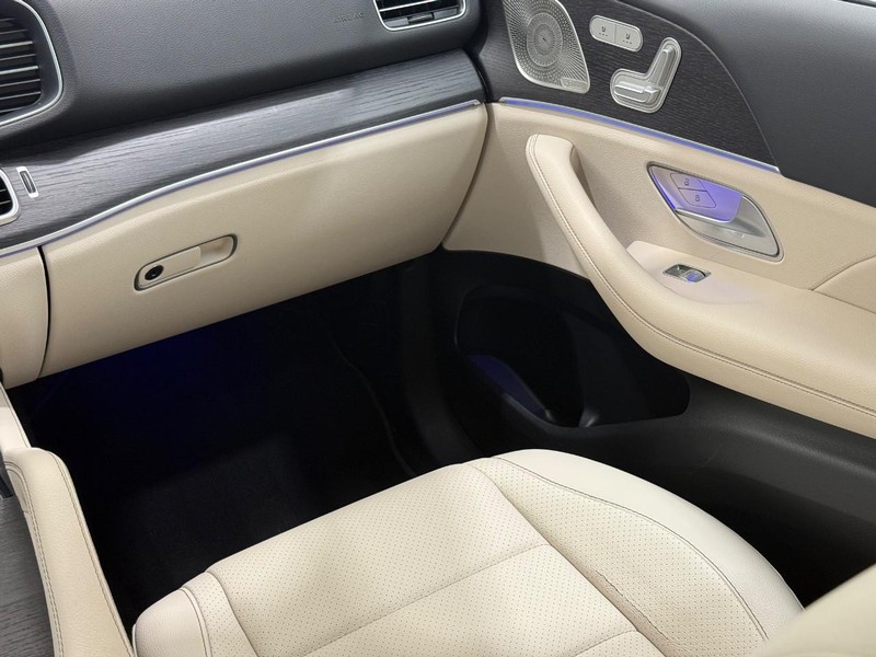 Mercedes-Benz GLE Vehicle Image 8
