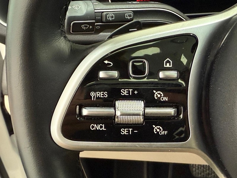 Mercedes-Benz GLE Vehicle Image 10