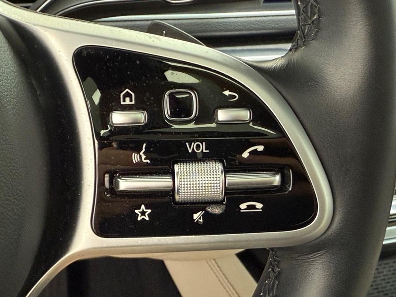 Mercedes-Benz GLE Vehicle Image 11
