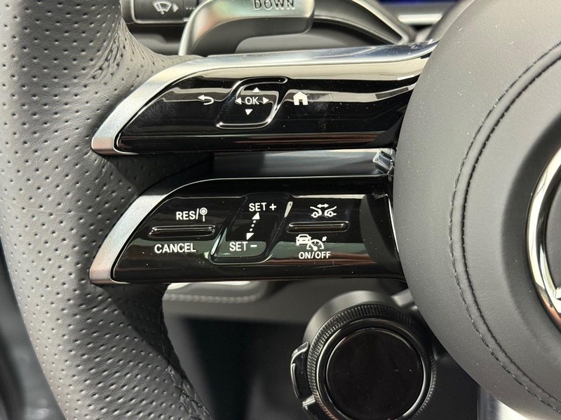 Mercedes-Benz GLE Vehicle Image 11