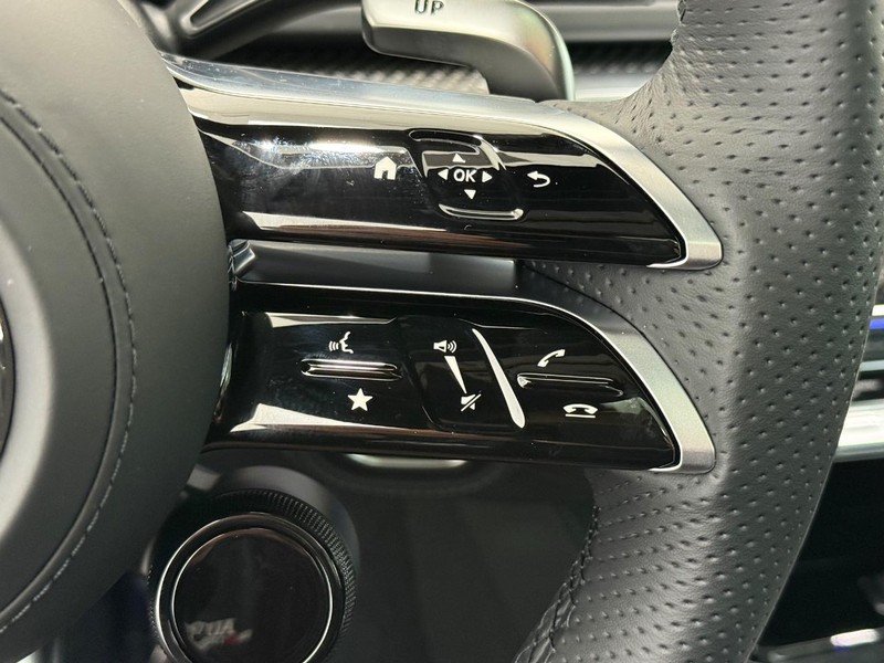 Mercedes-Benz GLE Vehicle Image 12