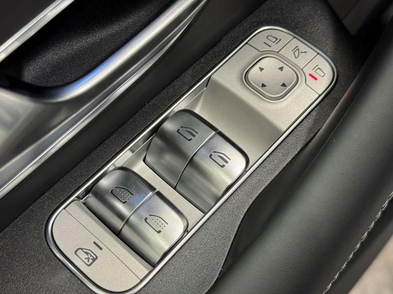 Mercedes-Benz GLE Vehicle Image 15