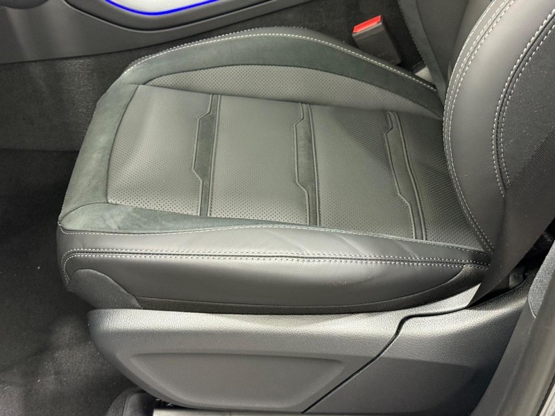 Mercedes-Benz GLE Vehicle Image 16