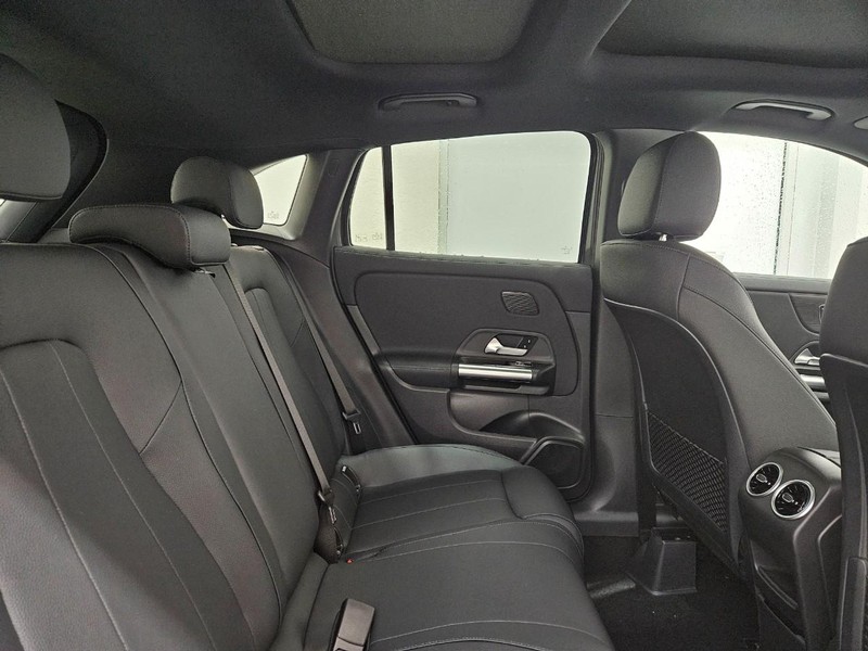 Mercedes-Benz GLA Vehicle Image 4