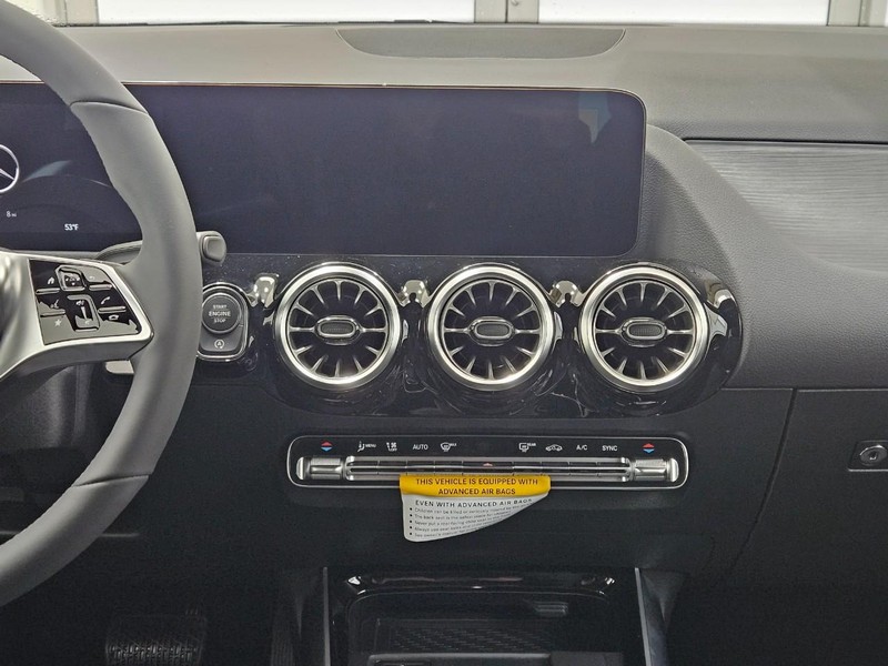 Mercedes-Benz GLA Vehicle Image 6