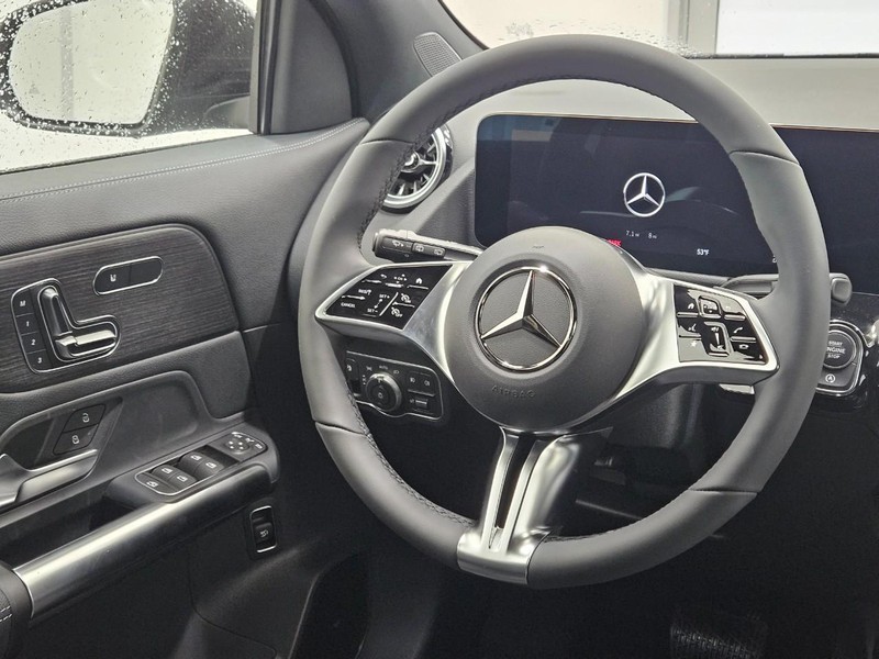 Mercedes-Benz GLA Vehicle Image 7