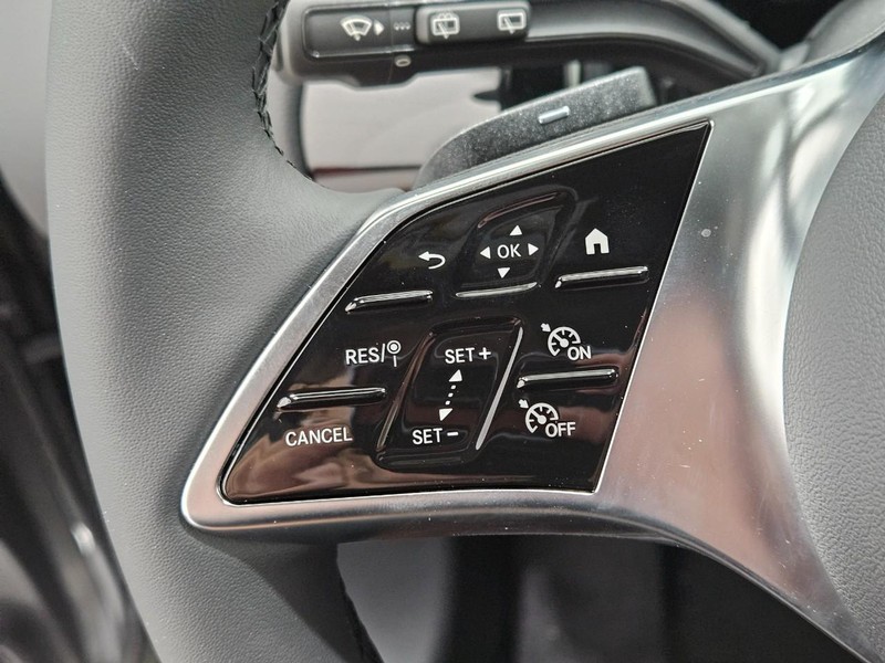 Mercedes-Benz GLA Vehicle Image 10