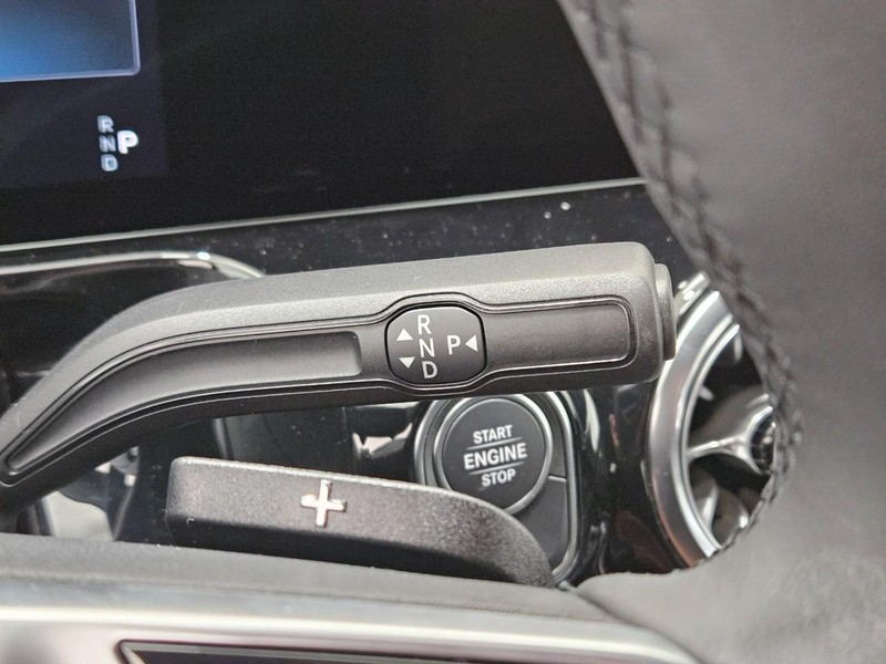 Mercedes-Benz GLA Vehicle Image 12