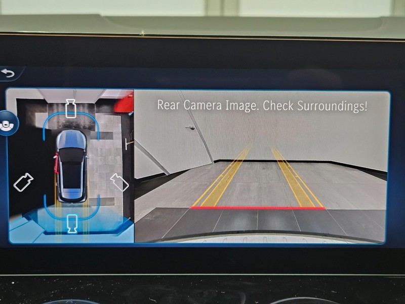 Mercedes-Benz GLA Vehicle Image 13