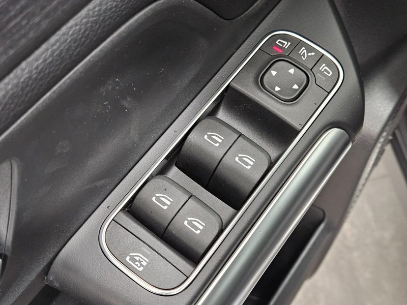 Mercedes-Benz GLA Vehicle Image 14