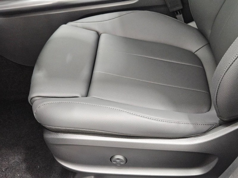 Mercedes-Benz GLA Vehicle Image 15