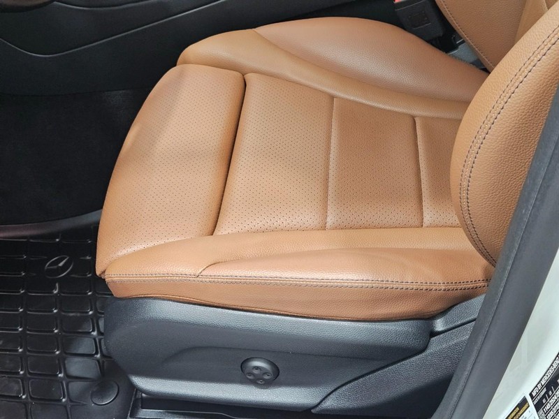Mercedes-Benz GLC Vehicle Image 19