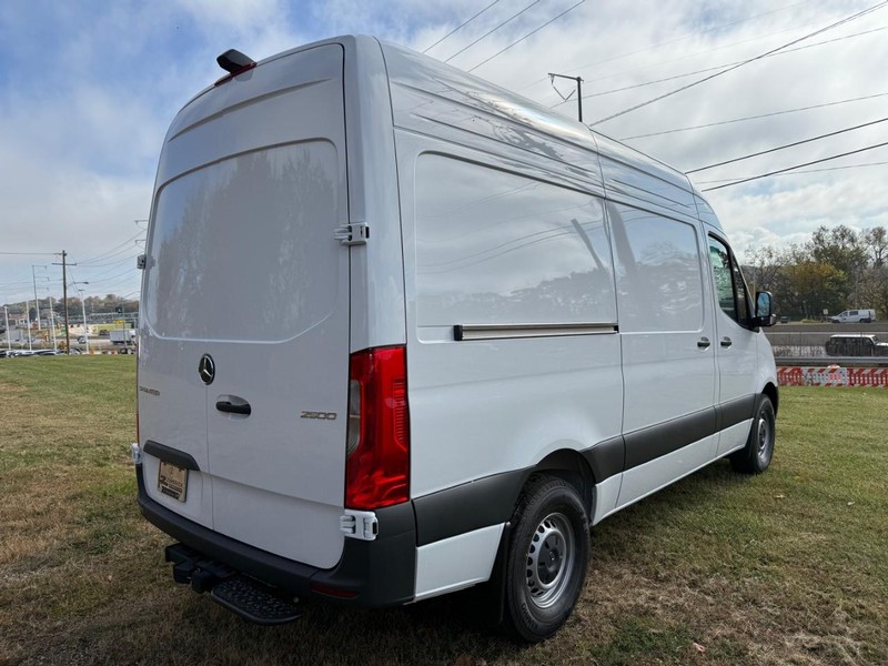 Mercedes-Benz Sprinter Van Vehicle Image 3