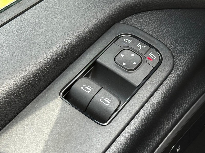 Mercedes-Benz Sprinter Van Vehicle Image 15