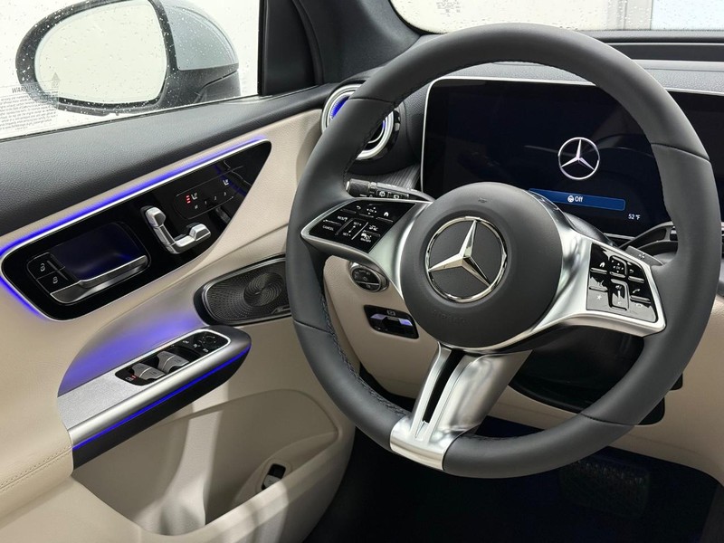 Mercedes-Benz GLC Vehicle Image 9
