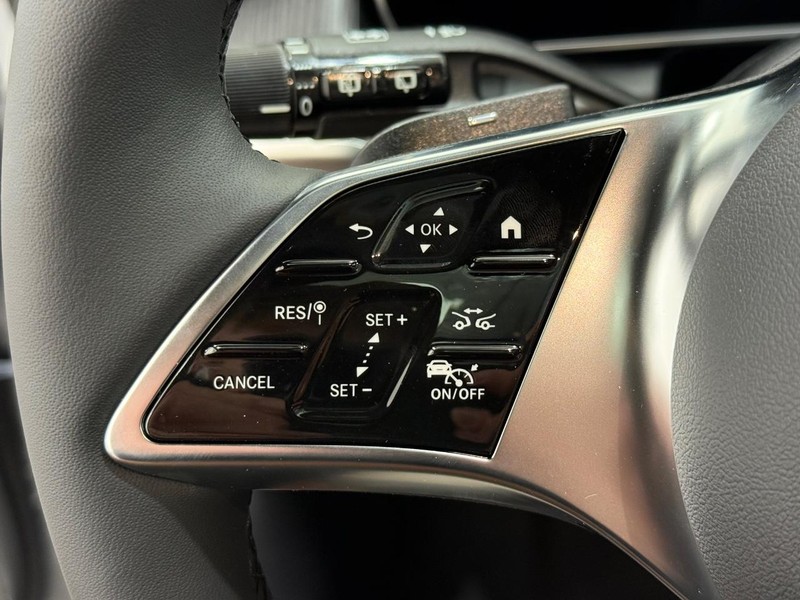 Mercedes-Benz GLC Vehicle Image 12