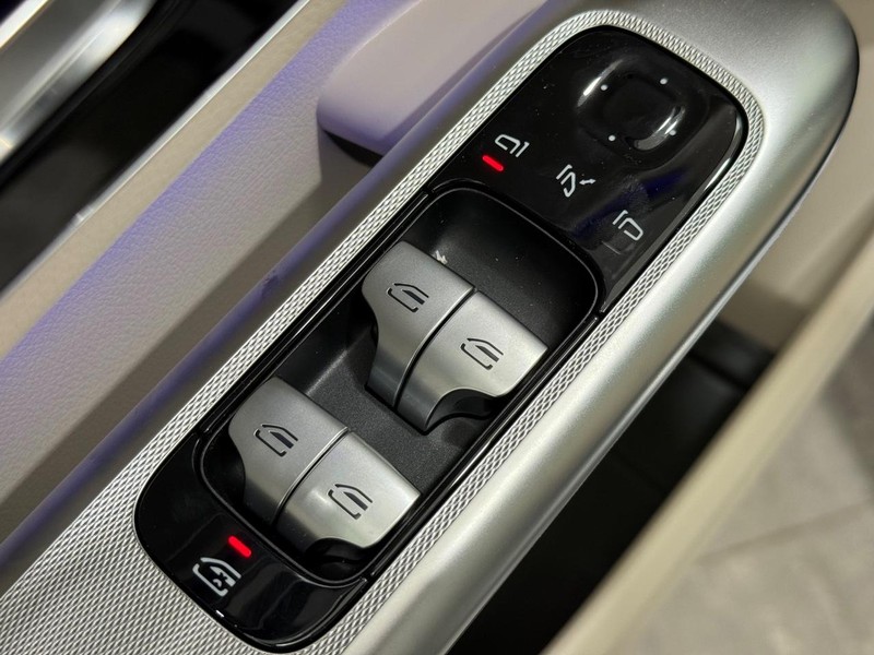 Mercedes-Benz GLC Vehicle Image 16