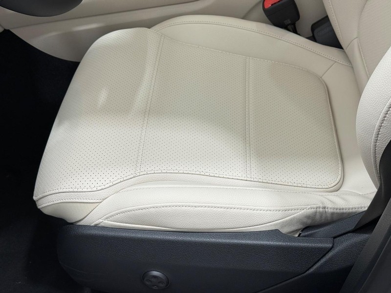 Mercedes-Benz GLC Vehicle Image 17