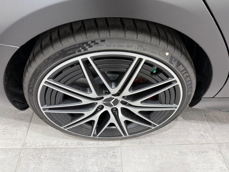 Mercedes-Benz C-Class Vehicle Image 3