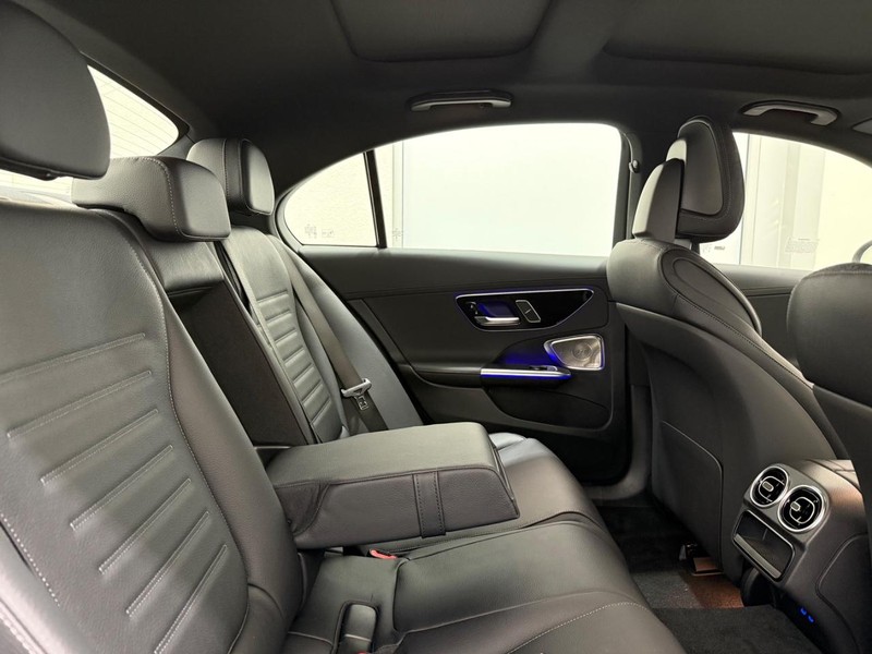 Mercedes-Benz C-Class Vehicle Image 5