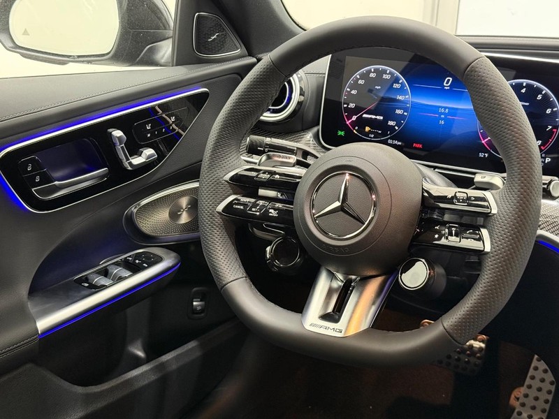 Mercedes-Benz C-Class Vehicle Image 8