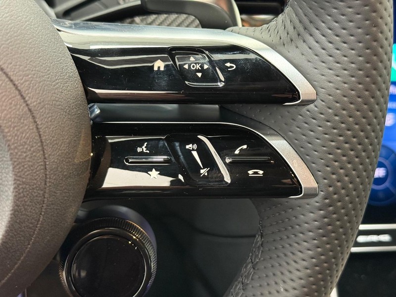 Mercedes-Benz C-Class Vehicle Image 12