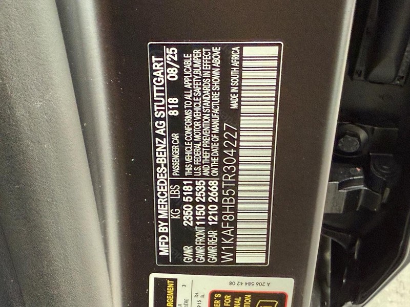 Mercedes-Benz C-Class Vehicle Image 18