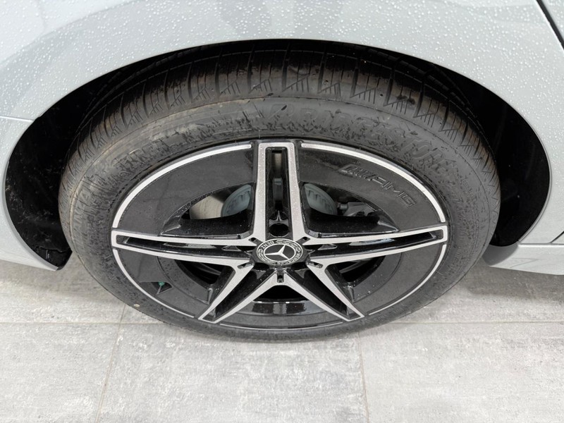 Mercedes-Benz C-Class Vehicle Image 3