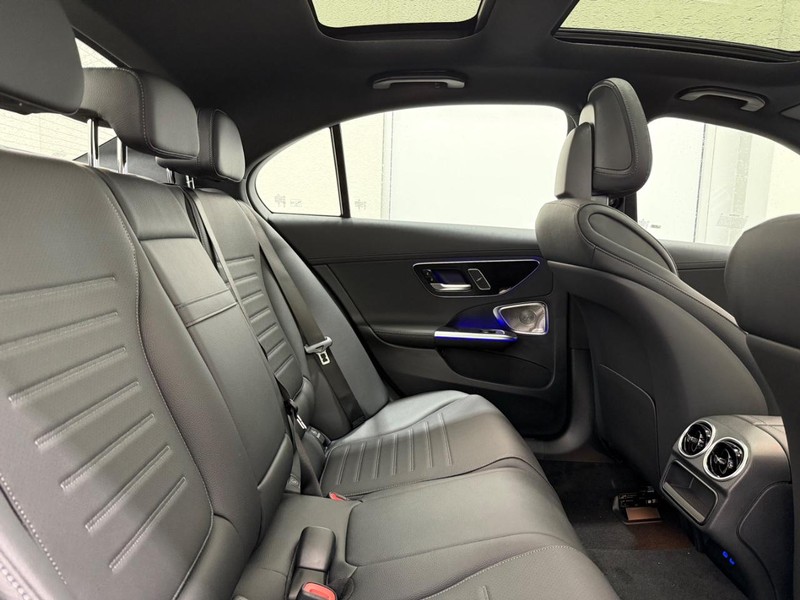 Mercedes-Benz C-Class Vehicle Image 5