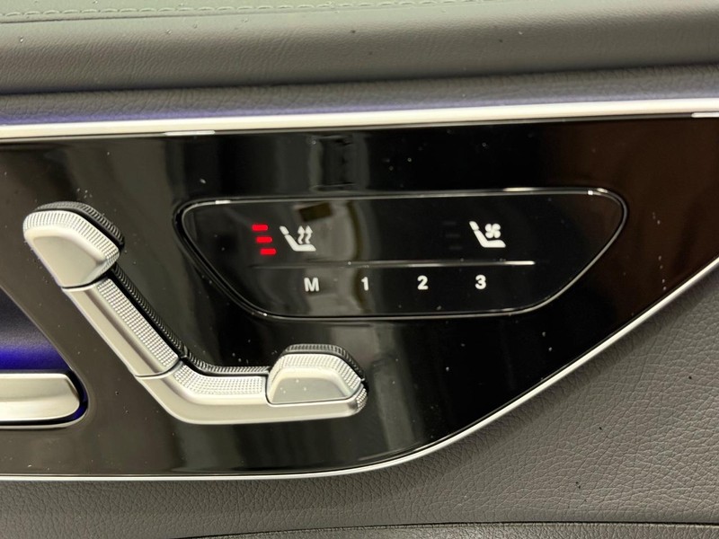 Mercedes-Benz C-Class Vehicle Image 10