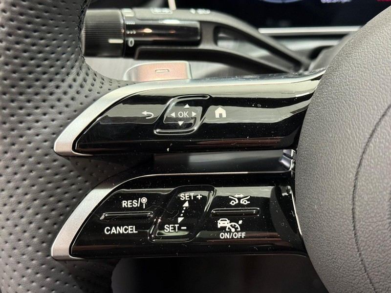 Mercedes-Benz C-Class Vehicle Image 11