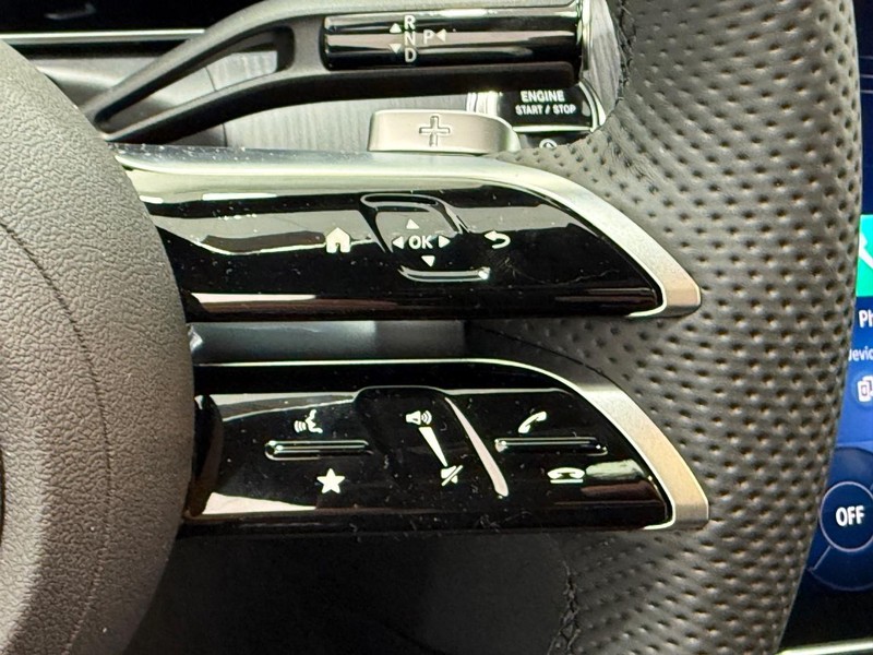 Mercedes-Benz C-Class Vehicle Image 12