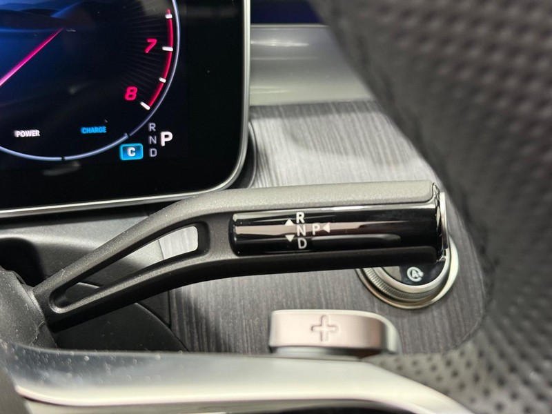 Mercedes-Benz C-Class Vehicle Image 13