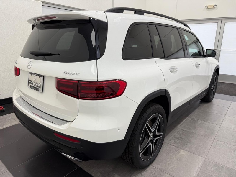 Mercedes-Benz GLB Vehicle Image 2