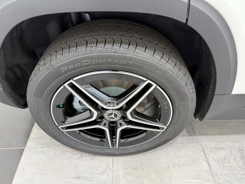 Mercedes-Benz GLB Vehicle Image 3