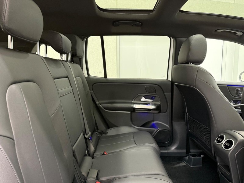 Mercedes-Benz GLB Vehicle Image 4