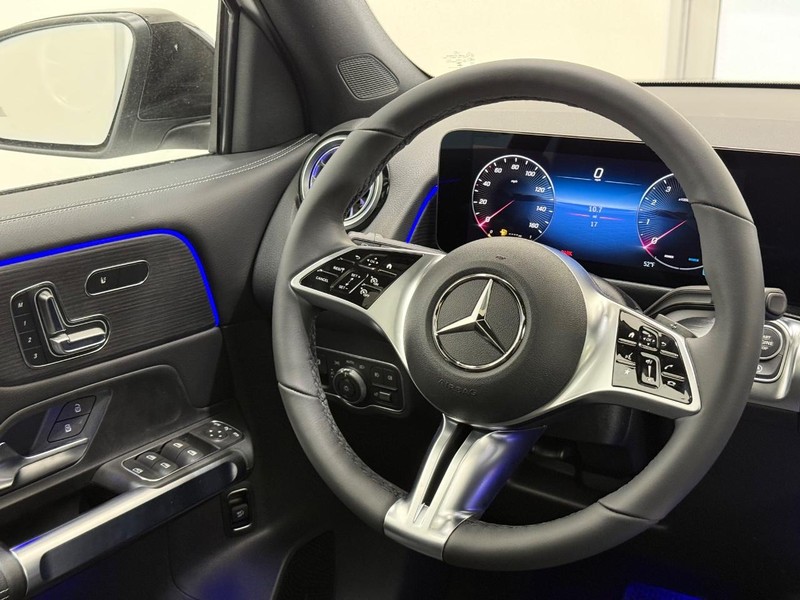 Mercedes-Benz GLB Vehicle Image 7