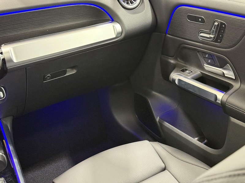 Mercedes-Benz GLB Vehicle Image 8