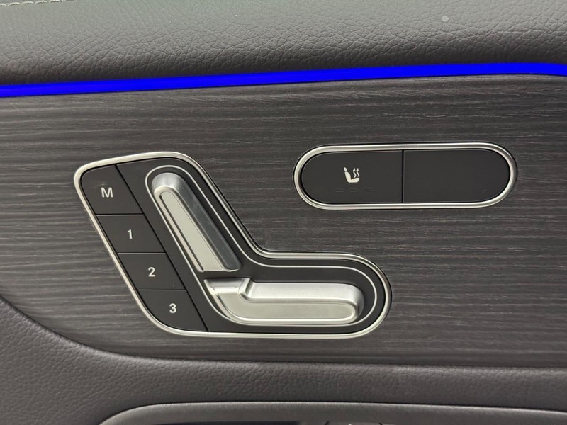 Mercedes-Benz GLB Vehicle Image 9