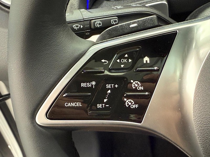 Mercedes-Benz GLB Vehicle Image 10