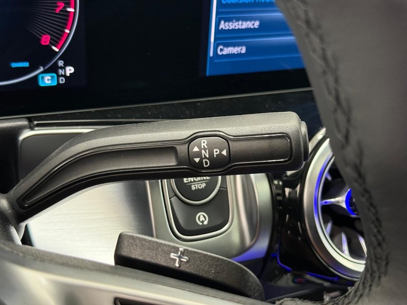 Mercedes-Benz GLB Vehicle Image 12