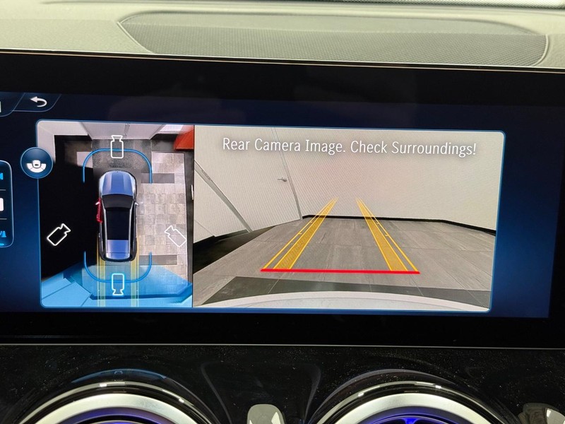 Mercedes-Benz GLB Vehicle Image 13