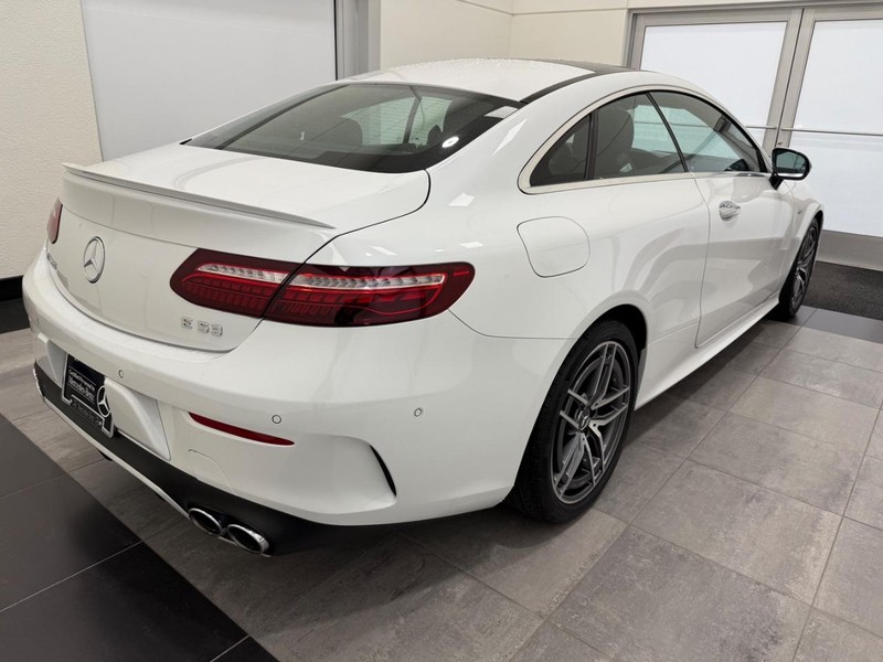 Mercedes-Benz E-Class Vehicle Image 2