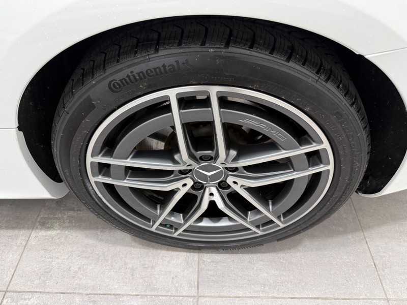 Mercedes-Benz E-Class Vehicle Image 5