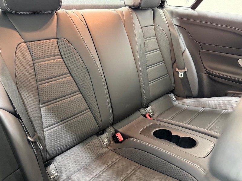 Mercedes-Benz E-Class Vehicle Image 8