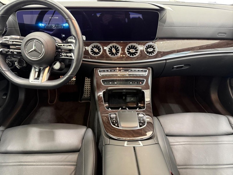 Mercedes-Benz E-Class Vehicle Image 10