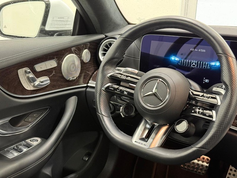 Mercedes-Benz E-Class Vehicle Image 13