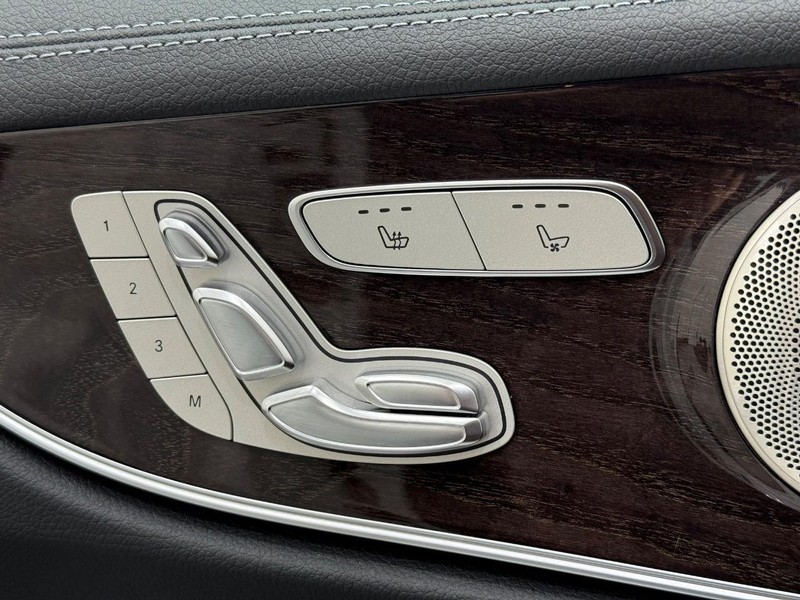 Mercedes-Benz E-Class Vehicle Image 15